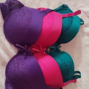 Pair of 3 lace bra's